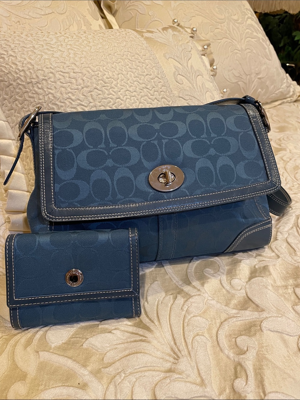 Coach Blue Signature Canvas Turnlock Shoulder Bag with Matching Wallet